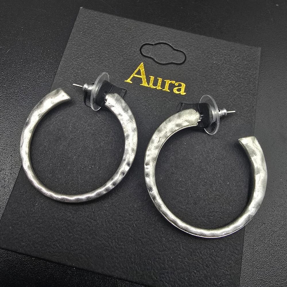 Hammered Silver Tone Hoop Earrings NWT On Card Aura